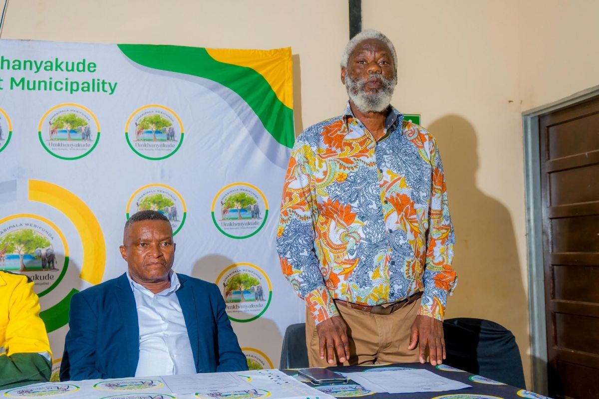 mayor mdaka introduces contractor for mansiya water project 1