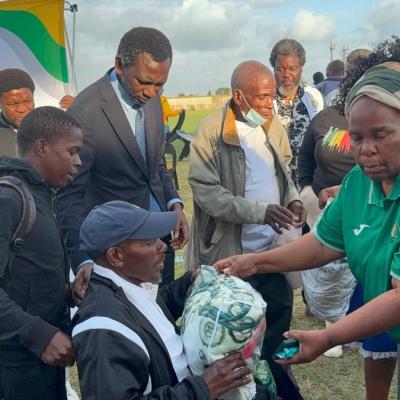 Mkhanyakude Mayor Warms Golden Games Elders With Blanket Donations 5