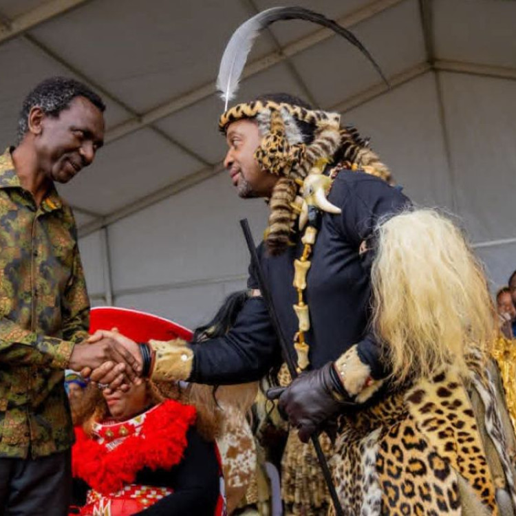 MAYOR MDAKA PAYS RESPECT TO HIS MAJESTY THE KING AT EMACHOBENI
